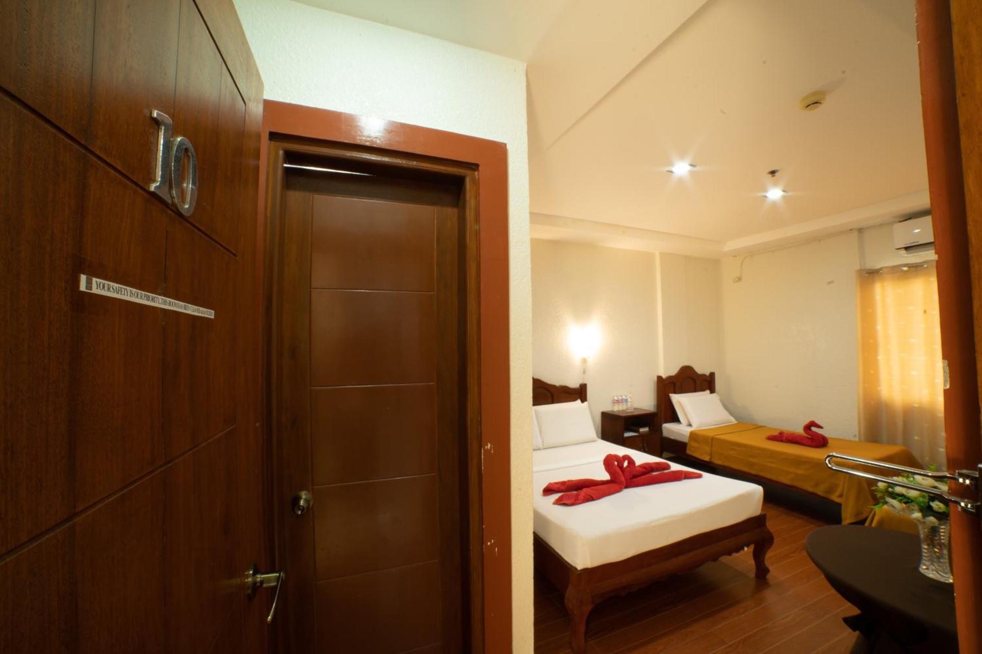 Casanas Suites Puerto Princesa Buitenkant foto