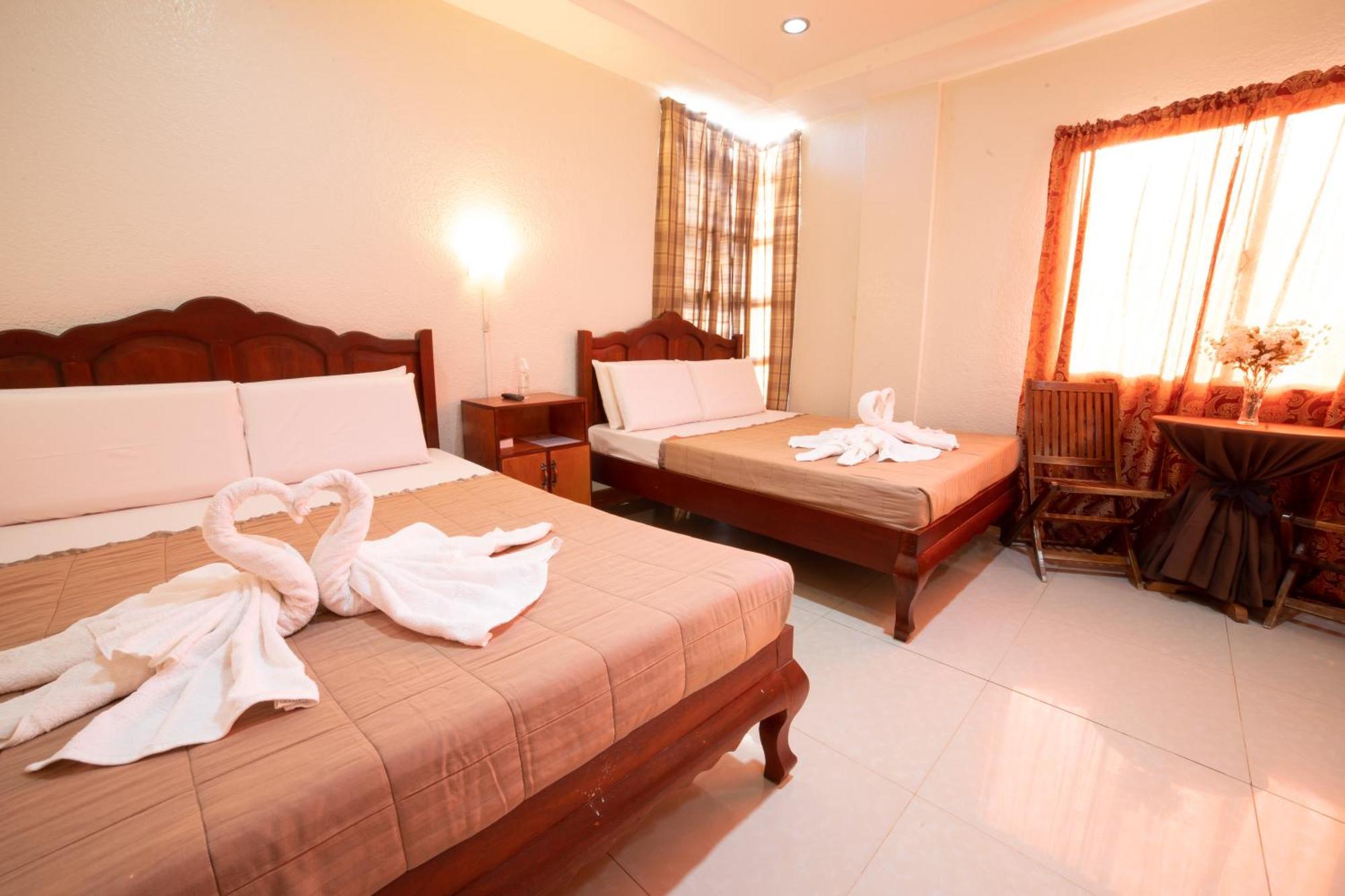 Casanas Suites Puerto Princesa Buitenkant foto