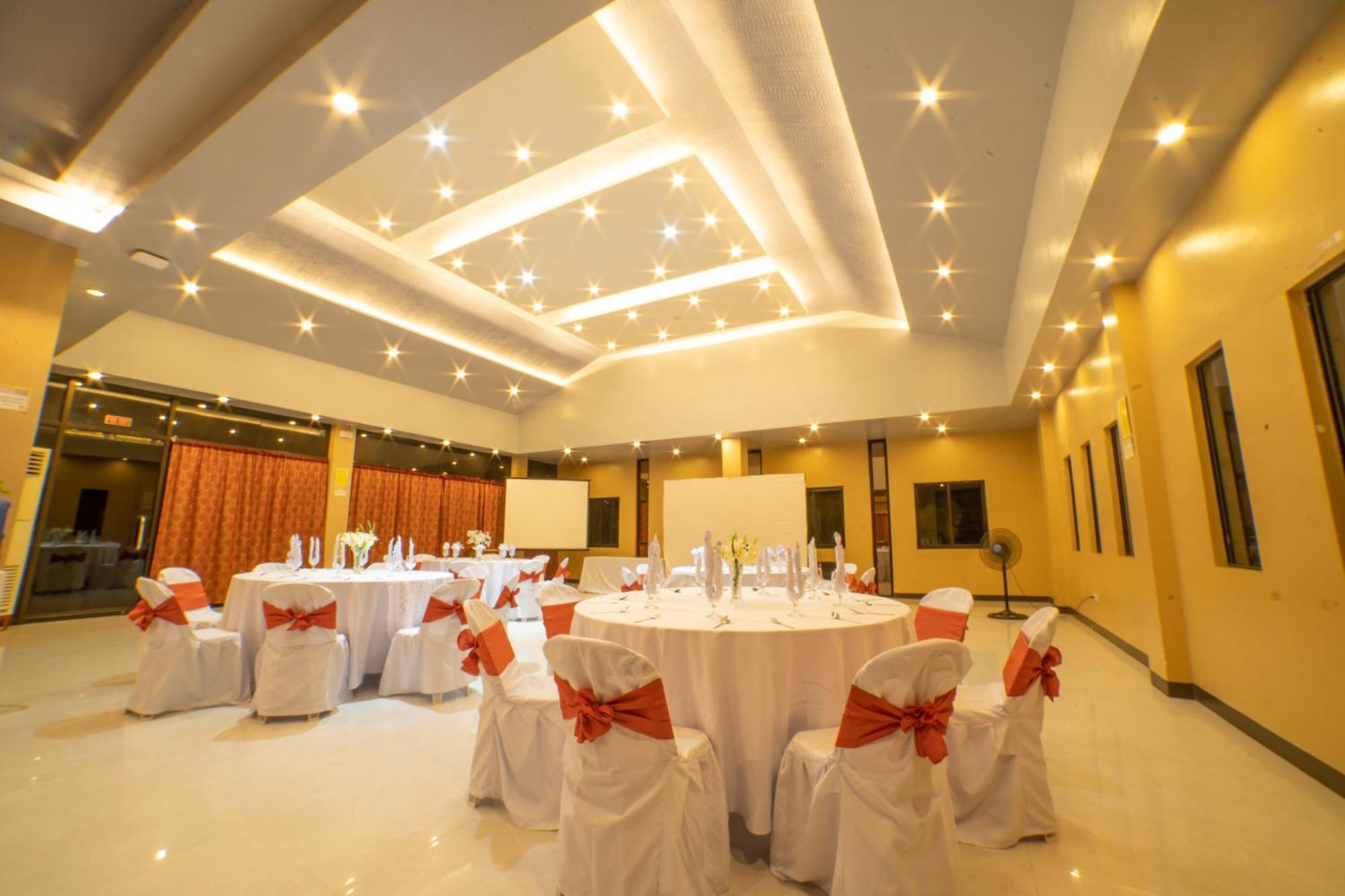 Casanas Suites Puerto Princesa Buitenkant foto