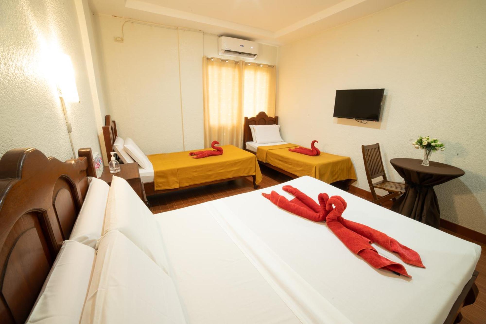 Casanas Suites Puerto Princesa Buitenkant foto