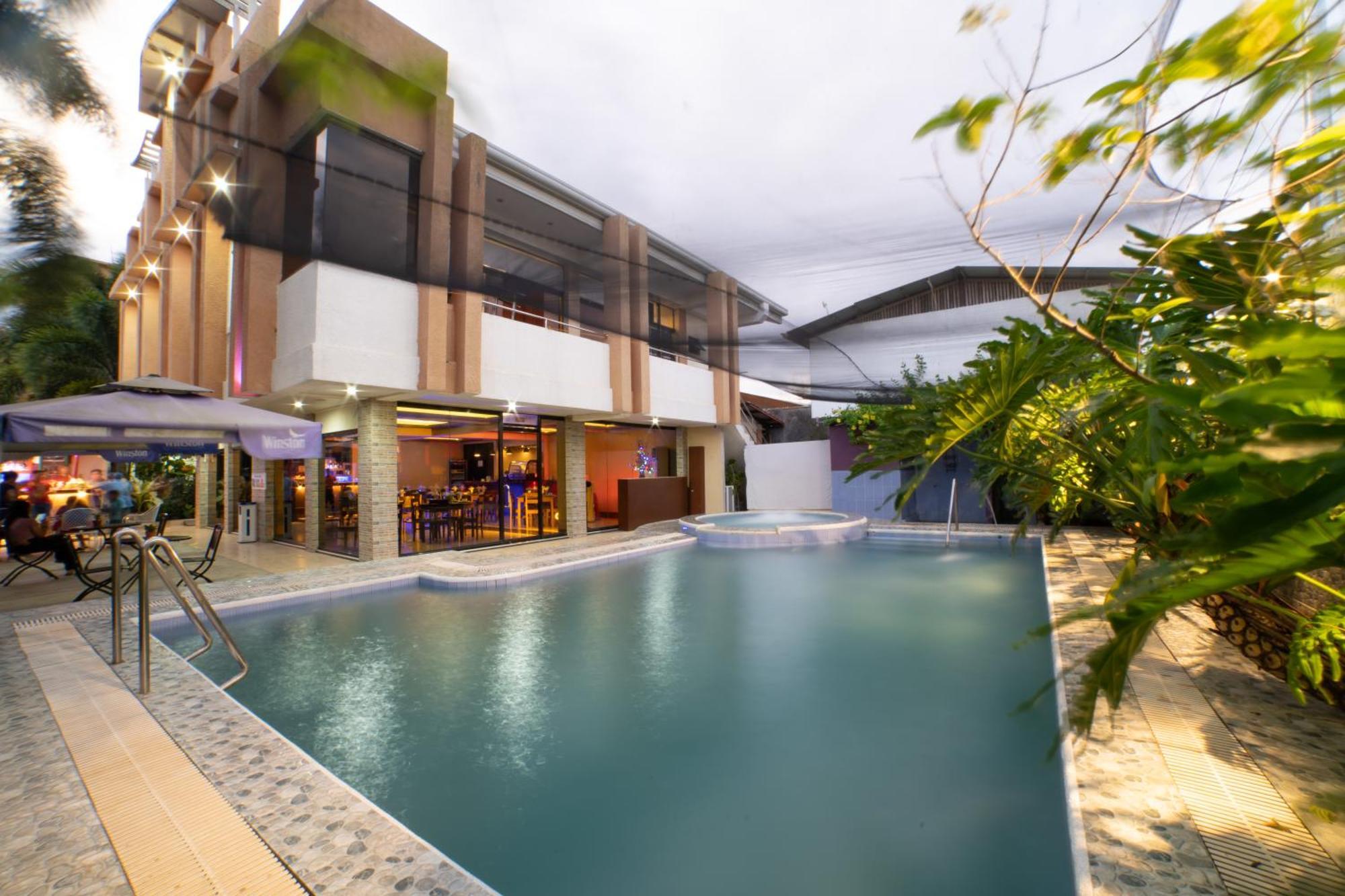 Casanas Suites Puerto Princesa Buitenkant foto