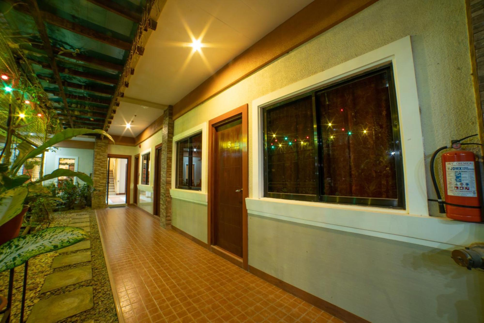 Casanas Suites Puerto Princesa Buitenkant foto