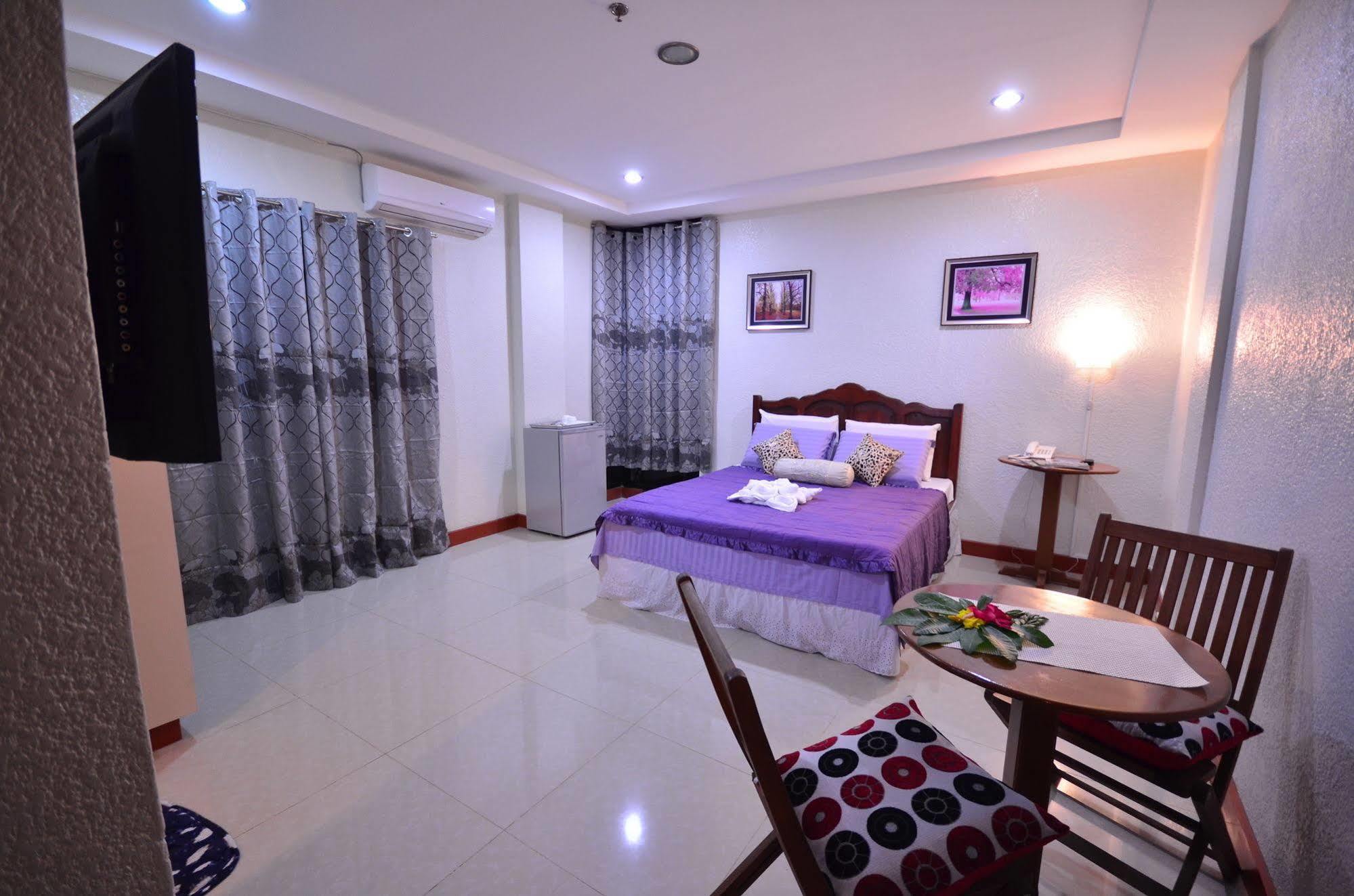 Casanas Suites Puerto Princesa Buitenkant foto