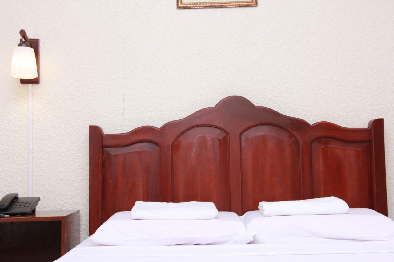 Casanas Suites Puerto Princesa Buitenkant foto