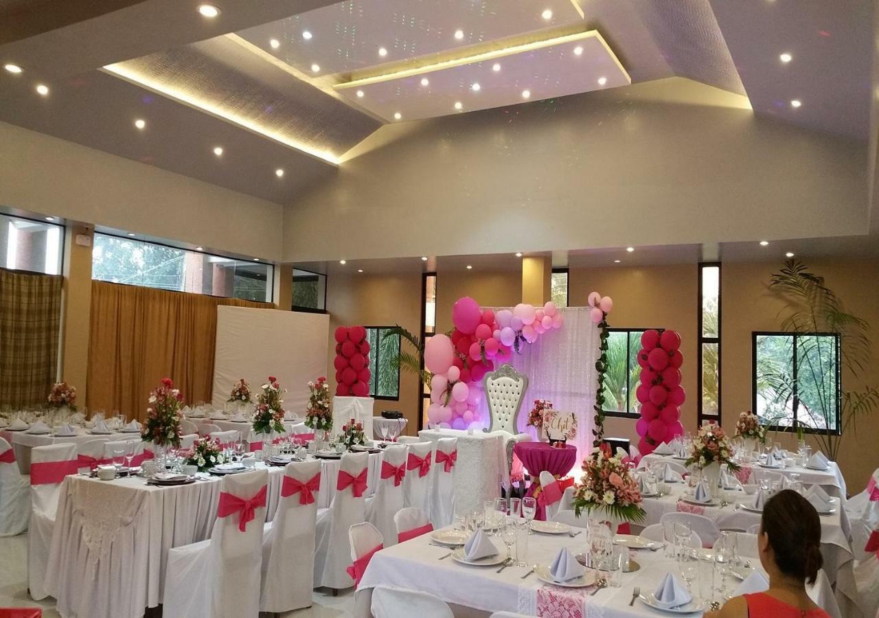 Casanas Suites Puerto Princesa Buitenkant foto